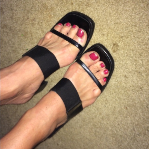 Authentic Gucci Black Leather Double Strap Slip On  Thong Kitten Mule Heels - Picture 5 of 8